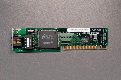 2|5: Vorderseite der COMM-Port-Erweiterungskarte.