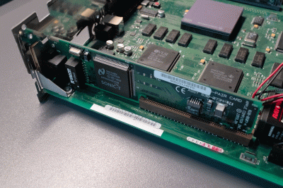 4|5: Apples Ethernet-Karte wird nur in den COMM 1-Sockel gesteckt.